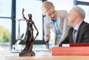 What Does a Florida Business Lawyer Do?