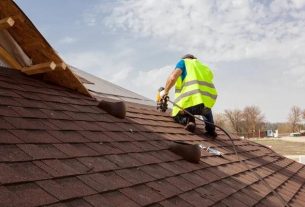 Essential Tips Every Homeowner Needs in a Coastal Roofing Checklist Before Storm Season