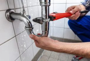 Understanding When a Plumbing Problem Requires Expert Help