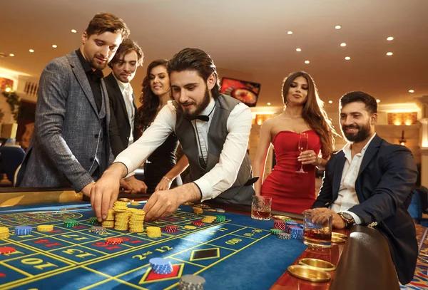 Exploring Popular Live Dealer Games at an online casino Singapore
